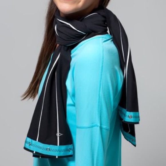 Ivivva (Lululemon) Village Chill Scarf